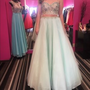 JOVANI MINT AND GOLD TWO PIECE SIZE 8
